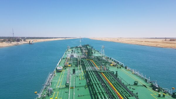 وسط أزمة “هرمز”.. عدد ناقلات النفط العابرة لقناة السويس يقفز 22.3% خلال الربع الثاني