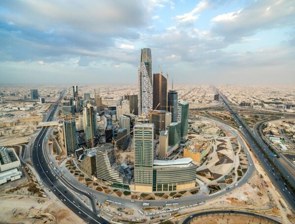بقيادة سعودية إماراتية.. صفقات الاندماج والاستحواذ بالمنطقة تنتعش في الربع الثاني