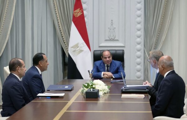 الرئيس السيسي يوجه بتوفير حوافز لتشجيع شركات البترول الأجنبية على توسيع أعمالها في مصر