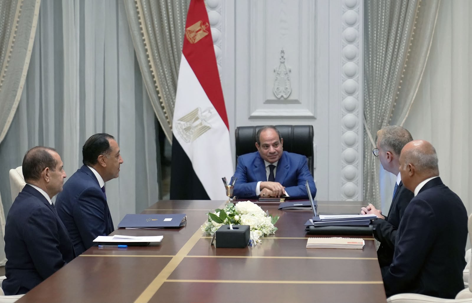 الرئيس السيسي يوجه بتوفير حوافز لتشجيع شركات البترول الأجنبية على توسيع أعمالها في مصر