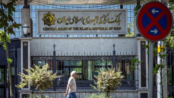 المركزي الإيراني: لدينا احتياطيات كافية من العملات الأجنبية رغم العقوبات