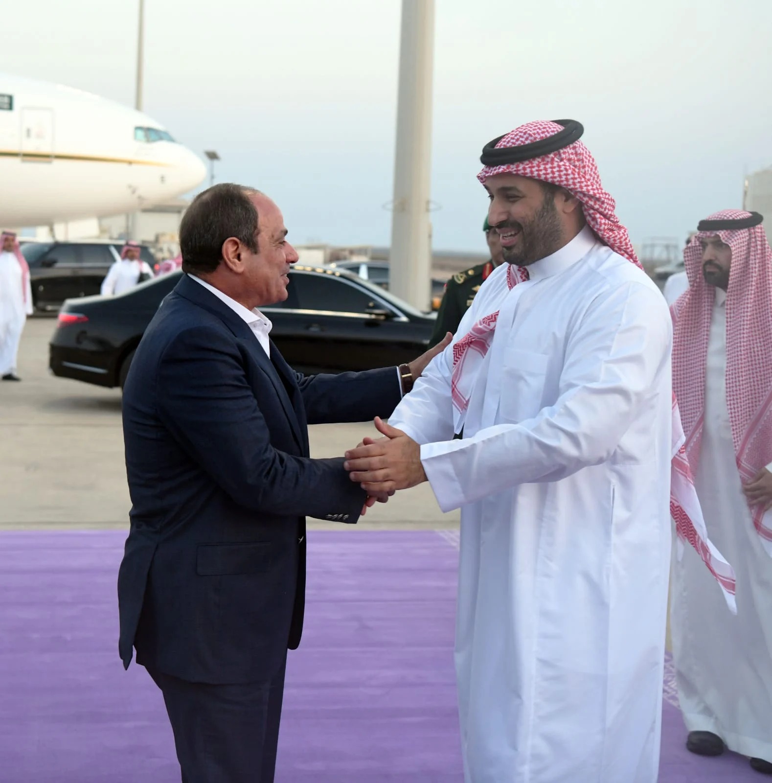 السيسي يستقبل بن سلمان بالقاهرة